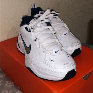 BRAND NEW NIKE MONARCH
